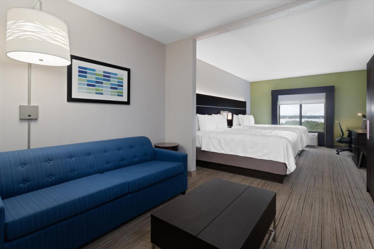 Queen Suite with Two Queen Beds