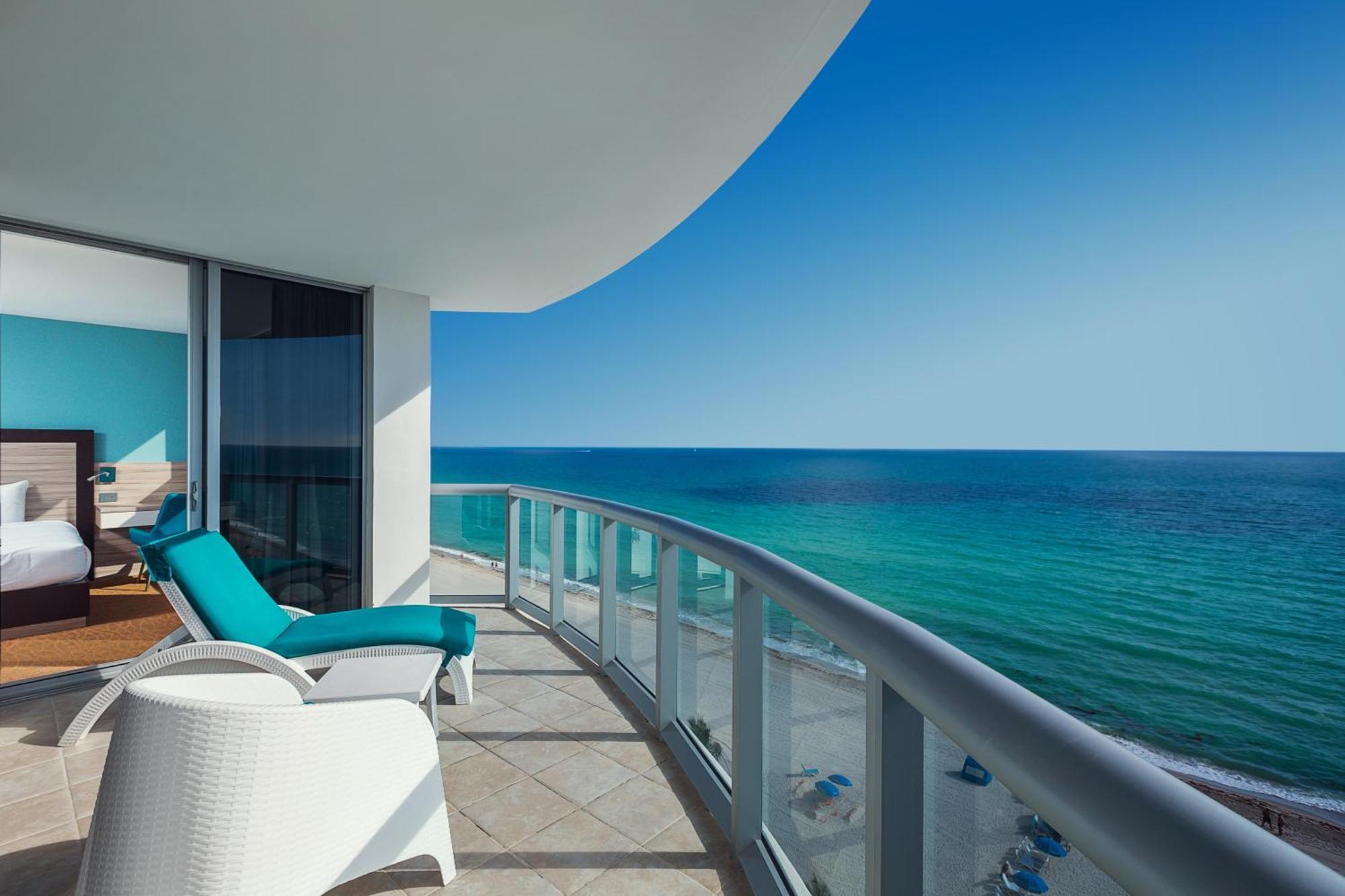 Deluxe One-Bedroom Oceanfront Suite