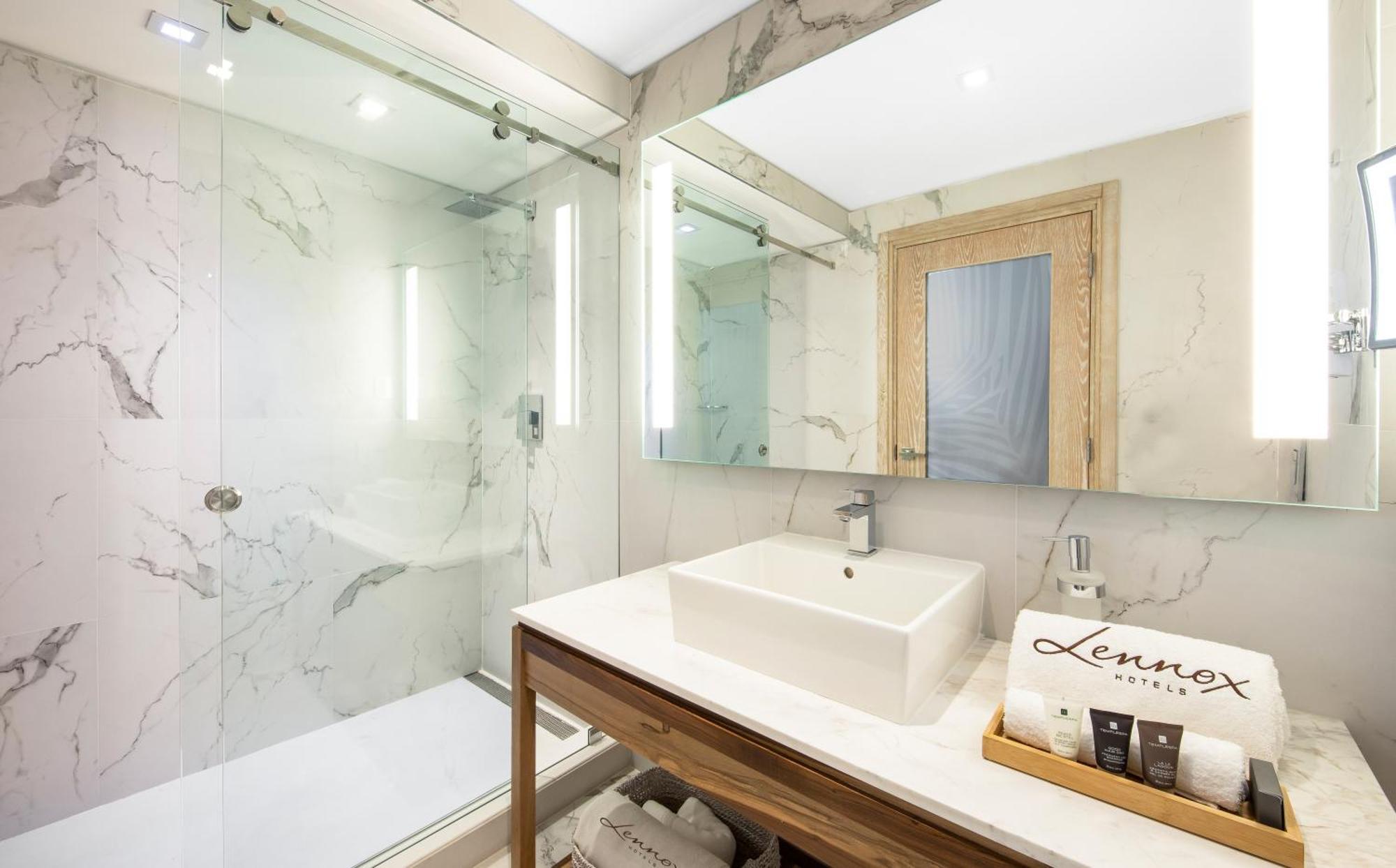 Chambre Lit King-Size avec Balcon