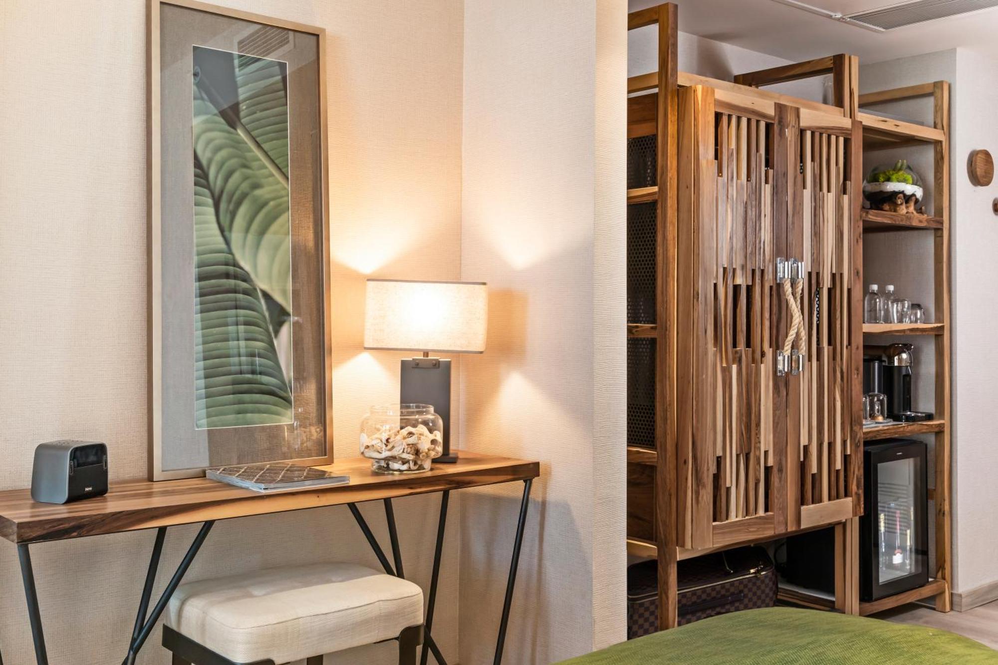 Chambre Double ou Lits Jumeaux - Vue sur Piscine
