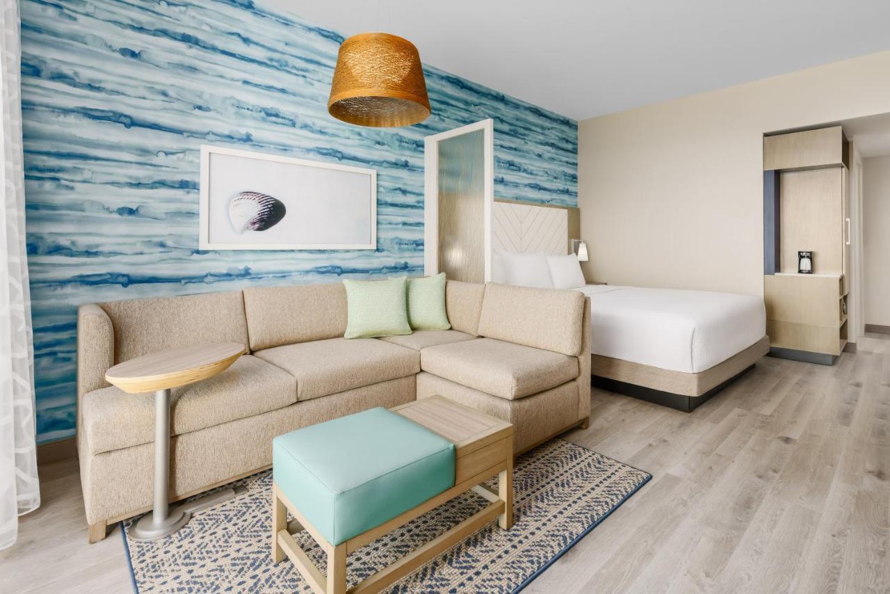 One-Bedroom King Suite with Balcony and Gulf View - High Floor,1268848150:JPEG