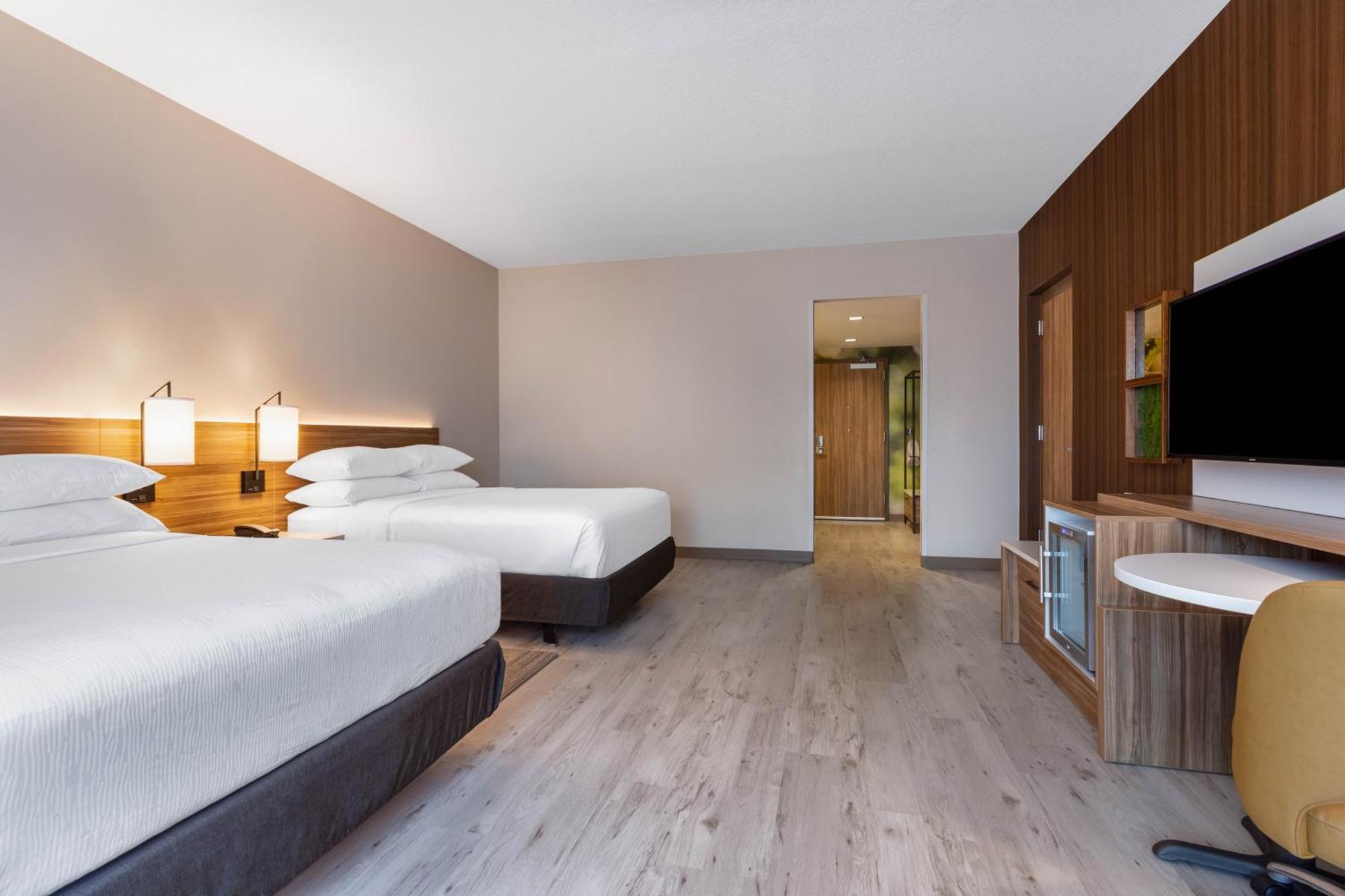 Queen Room Two Queen Beds Mobility Accessible No Resort Fee,1285236151:JPEG