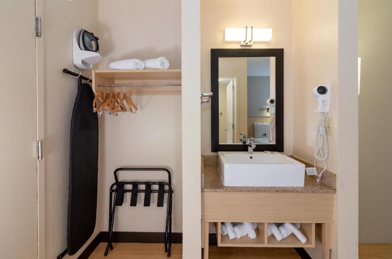 Deluxe Room Two Double Beds Smoke