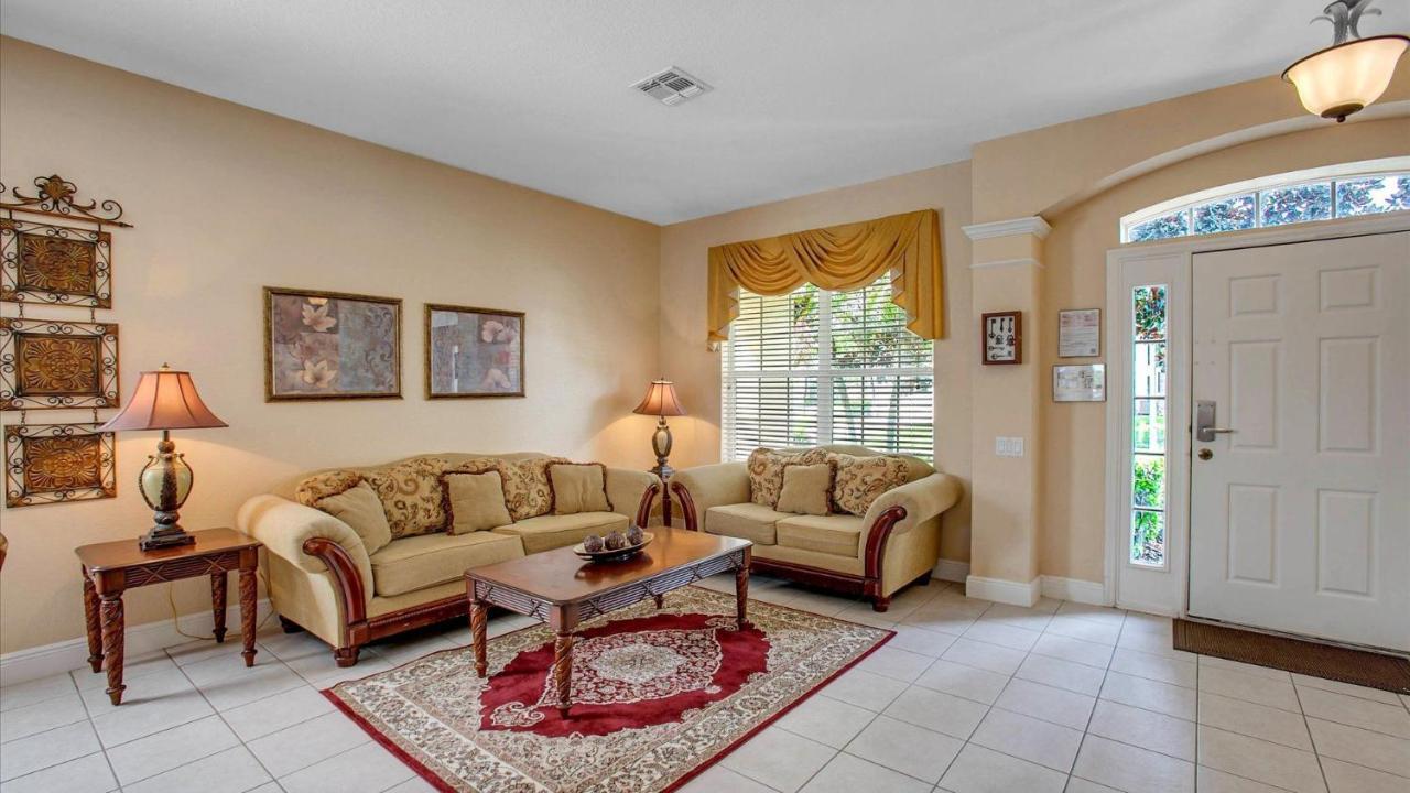 Six-Bedroom House,1427429821:JPEG