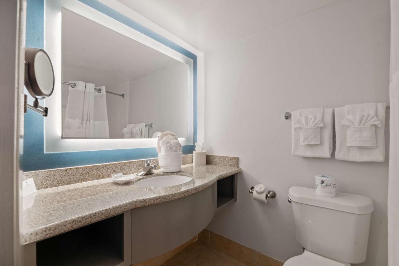 Pool Side Room with Two Double Beds,1604072139:JPEG