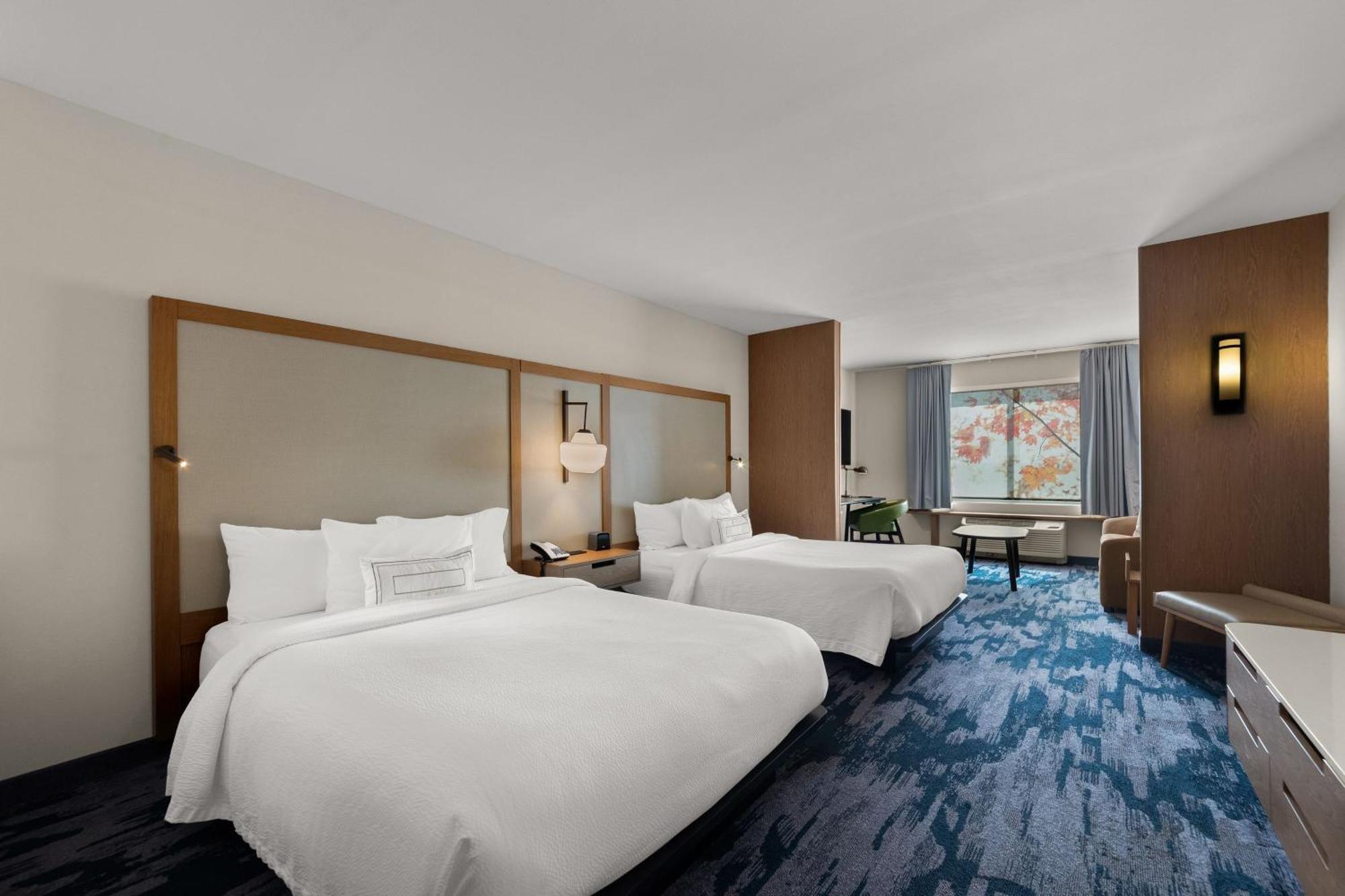 Suite, 2 Queen, Sofa bed,1547152828:JPEG