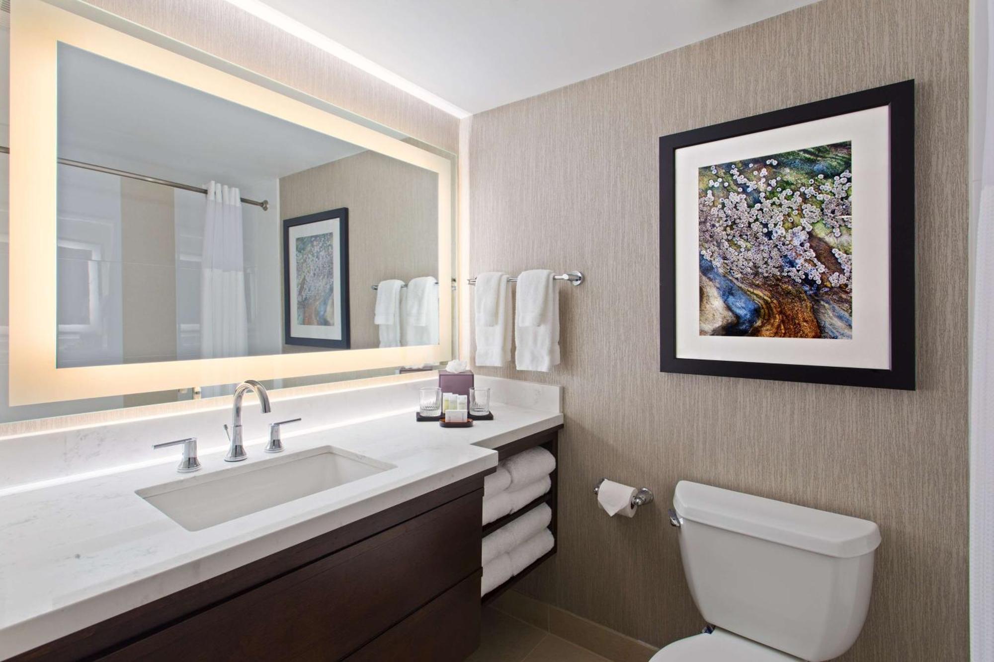 Suite King com 1 Quarto e Sofá-cama