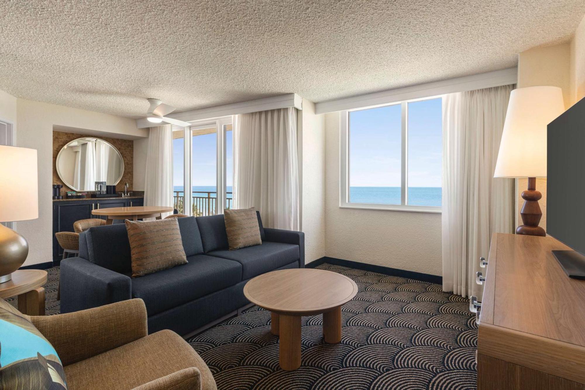 Deluxe Suite 1 King Bed Oceanfront Corner Wraparound Balcony,1557812467:JPEG