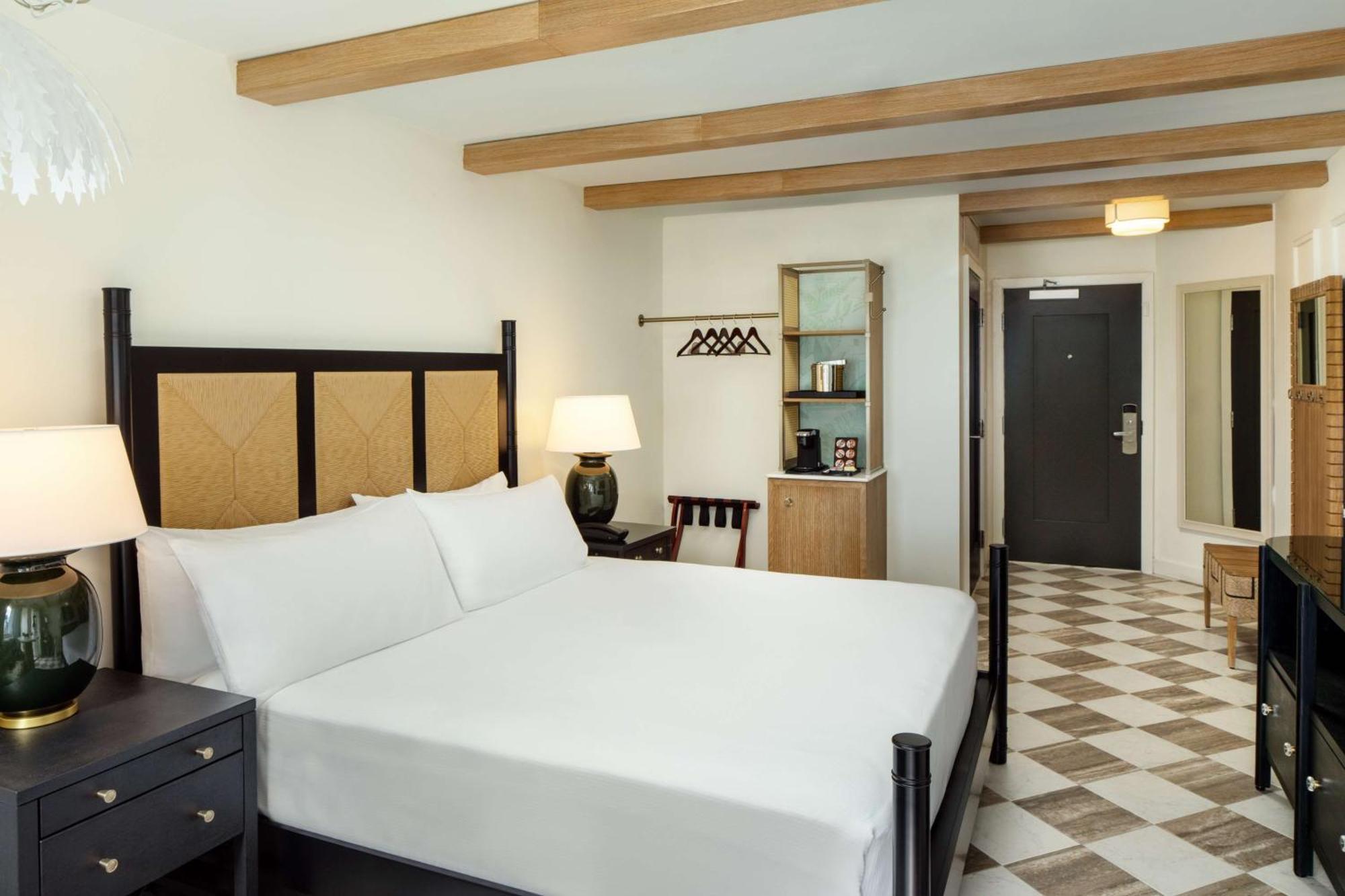 Queen Room Two Queen Beds Beachfront Walkout,1592051554:JPEG