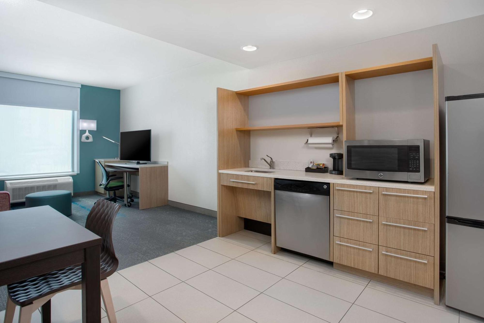 Suite mit Kingsize-Bett und eingeschränktem Blick auf den Golf – barrierefrei, Nichtraucher