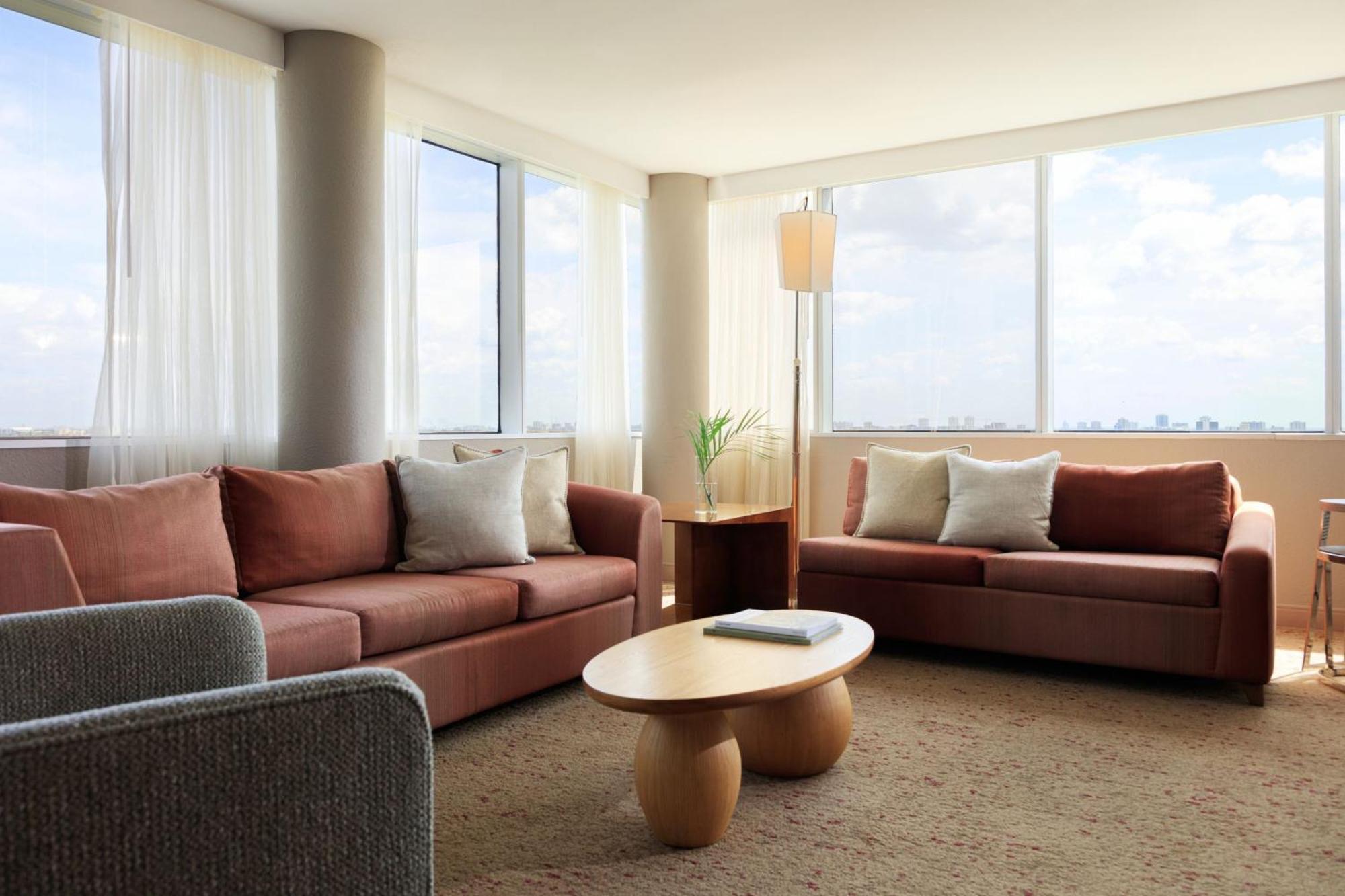 Executive Suite, 1 King, Lake view,1617841992:JPEG