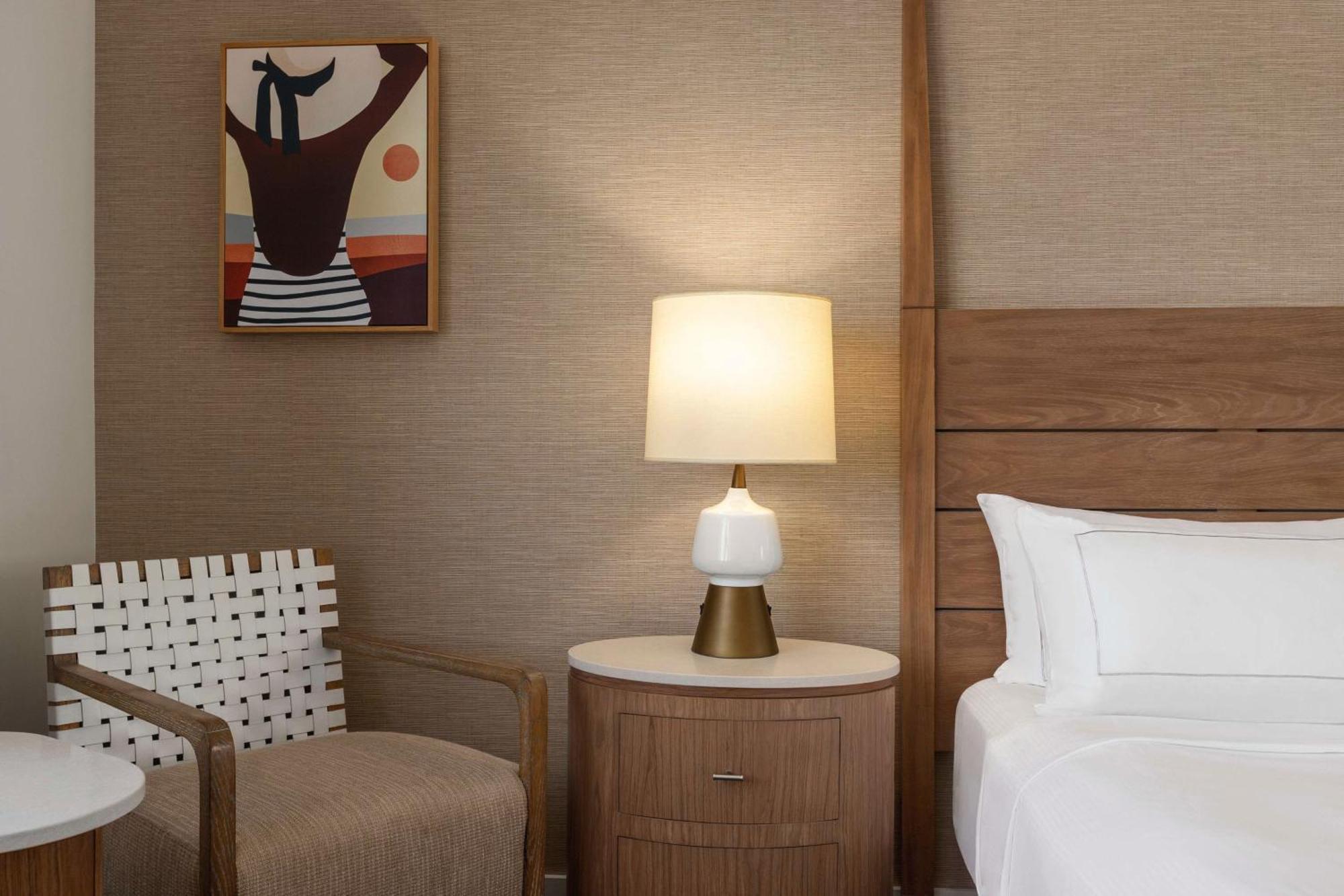 Deluxe King Room with Balcony,1622046283:JPEG