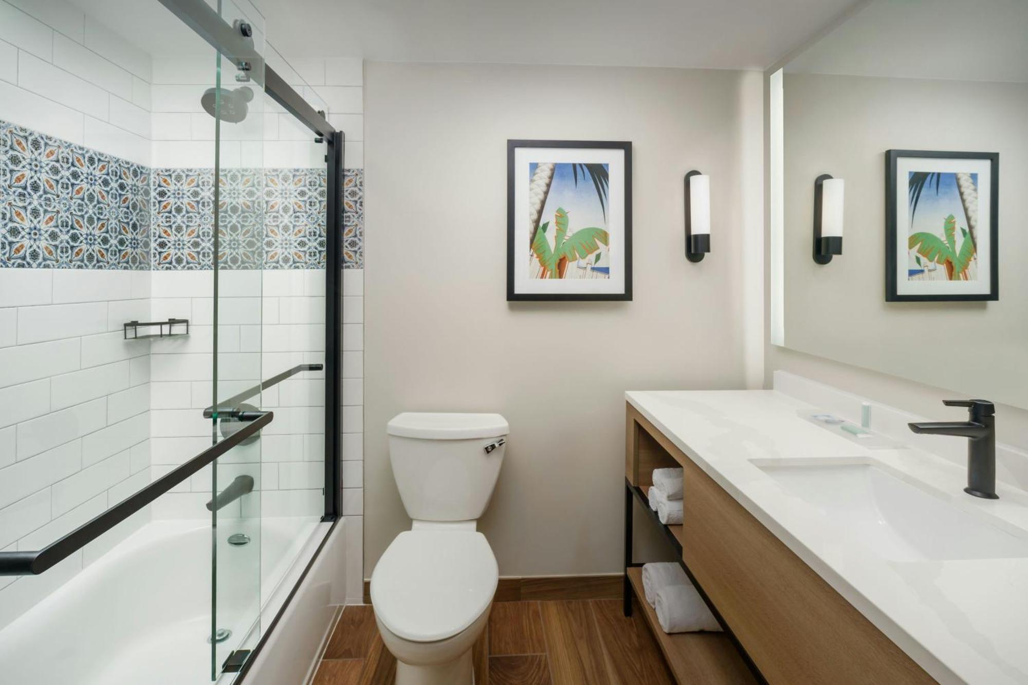 King Suite Oceanfront View Bathtub Mobility Access,1632220657:JPEG