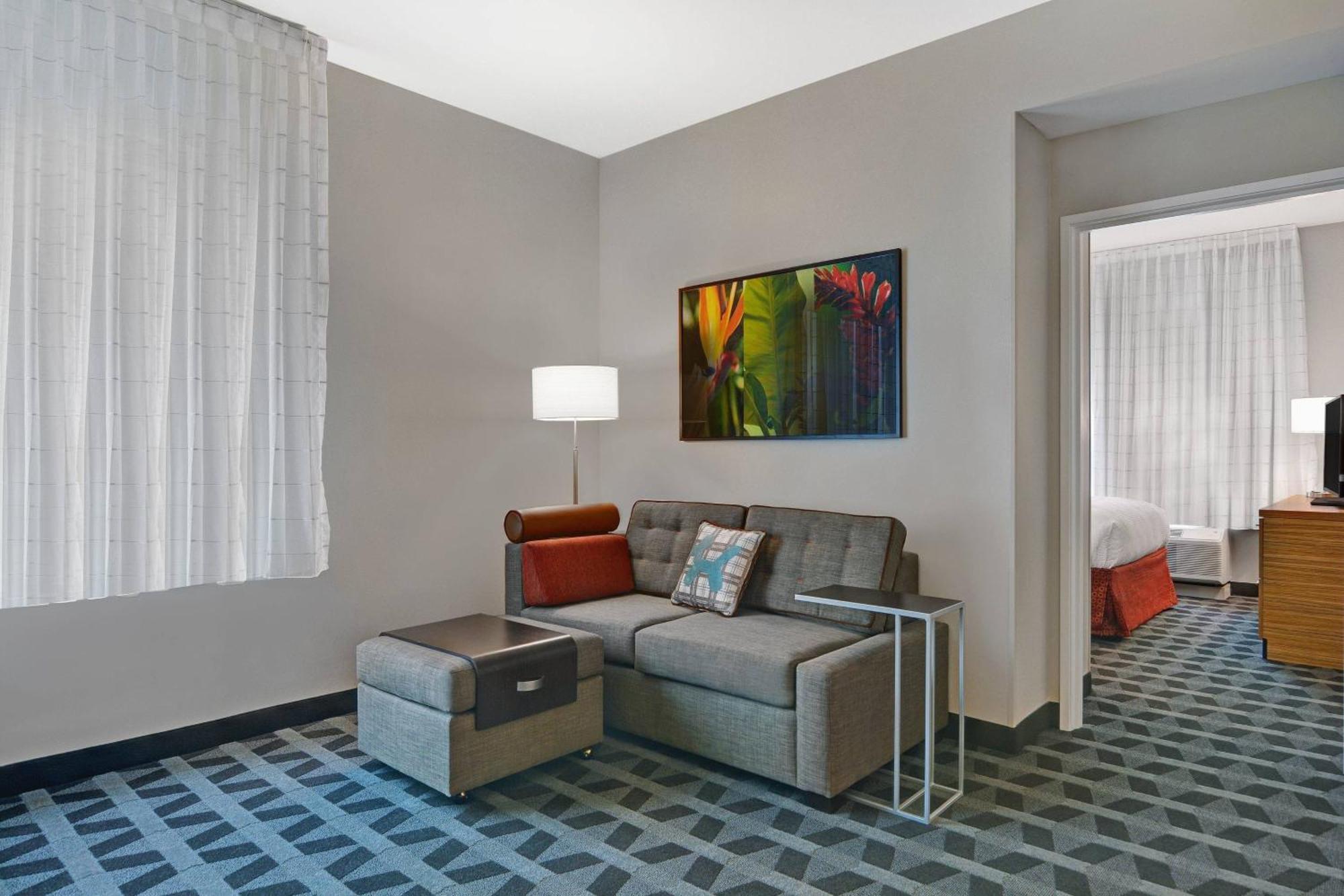 1 Bedroom Suite 1 Queen Sofa bed,1634457135:JPEG
