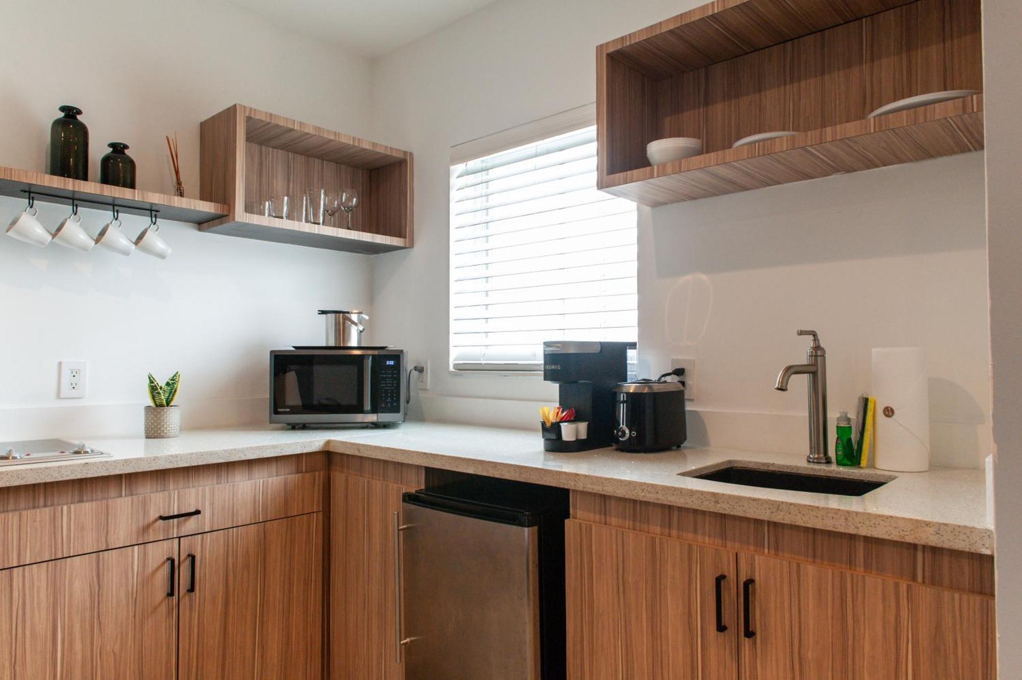 Junior Queen Suite,1637737397:JPEG