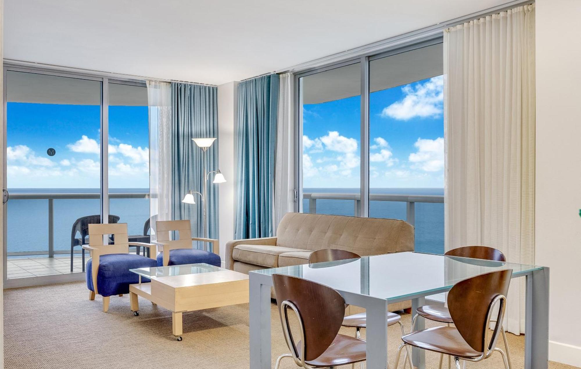 Deluxe One-Bedroom Oceanfront Suite