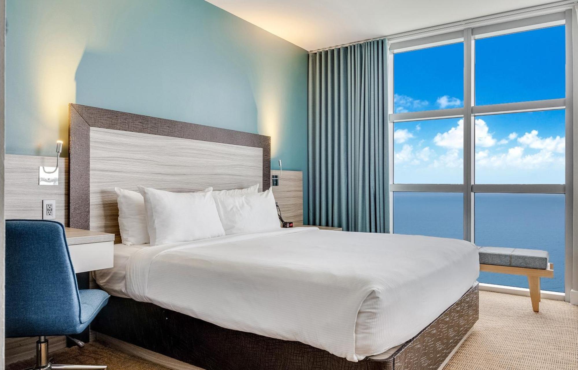 Deluxe One-Bedroom Oceanfront Suite