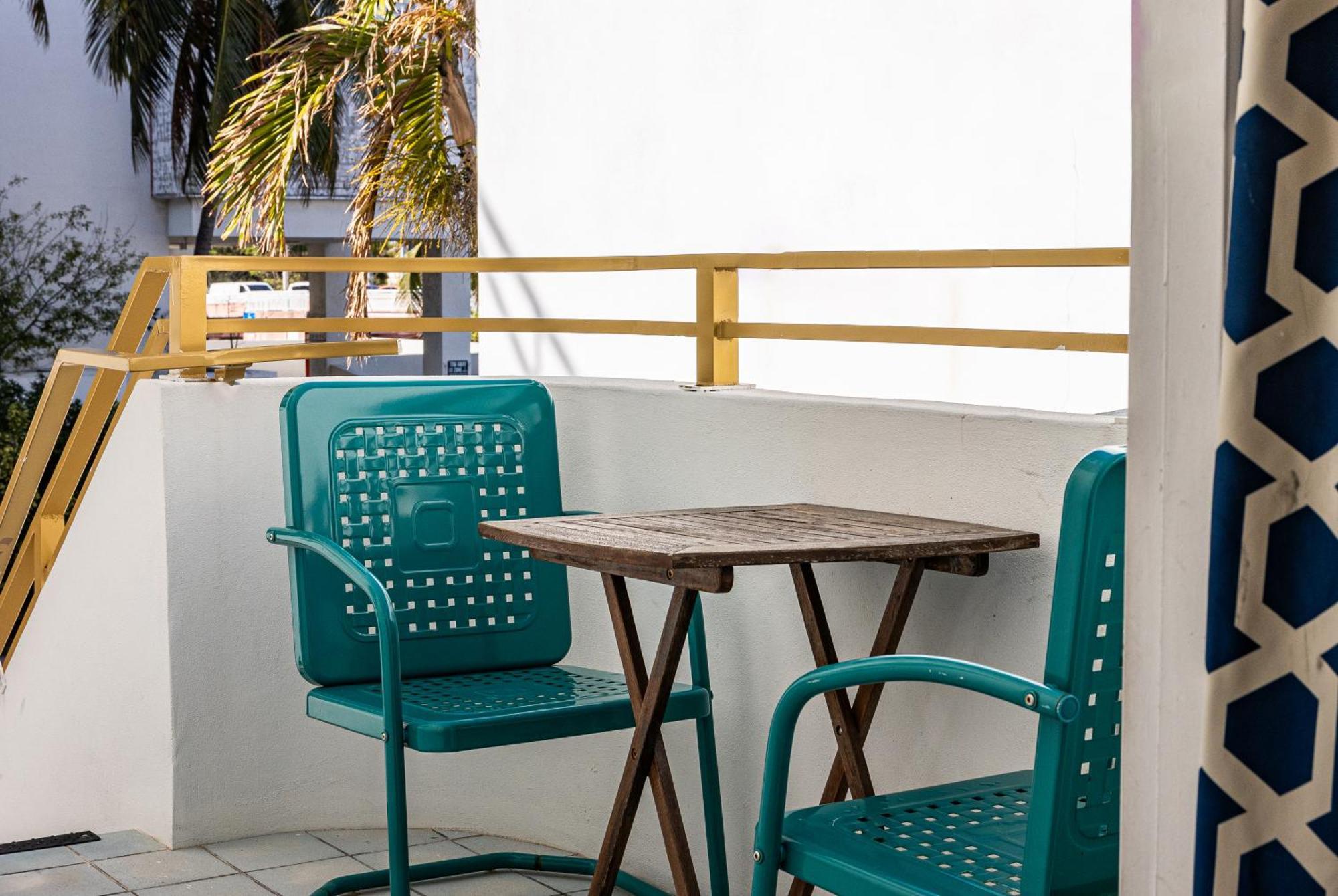 One Bedroom Queen Suite with Balcony,1646928823:JPEG