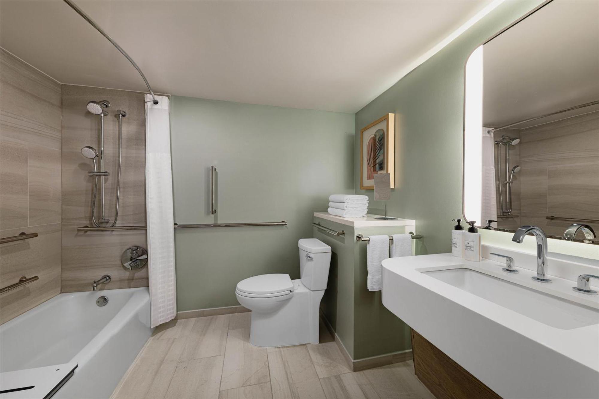 Deluxe King Room Tub Mobility Accessible