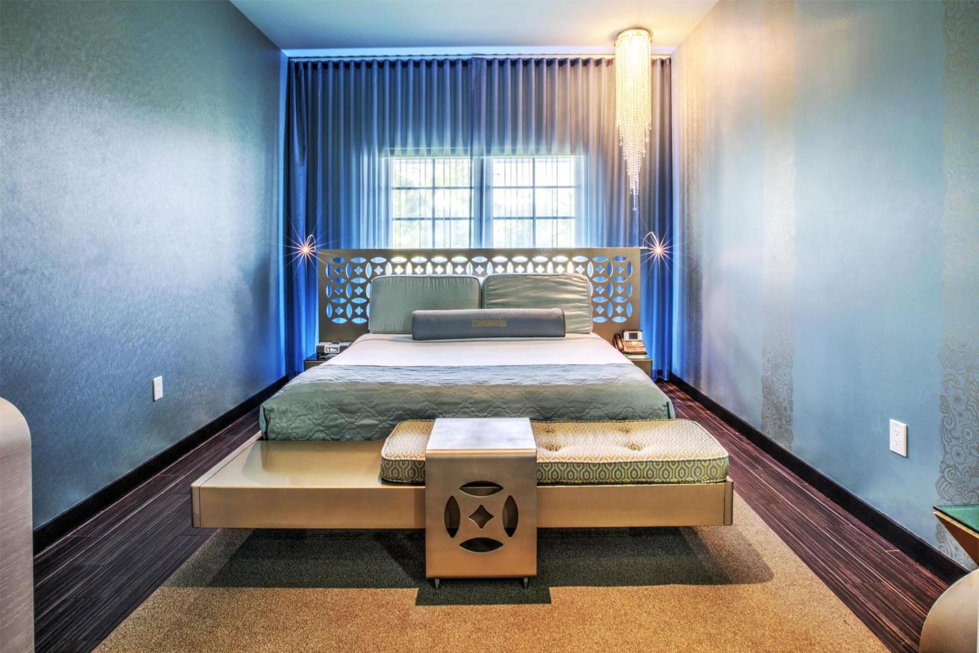 King Room - Gold,1673930858:JPEG