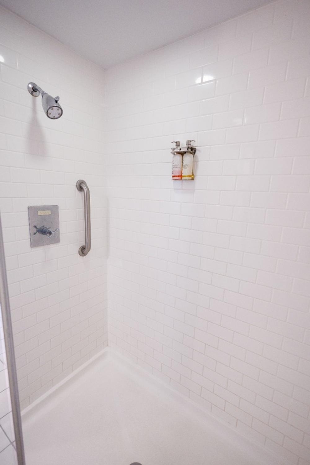 Suite,1690956861:JPEG