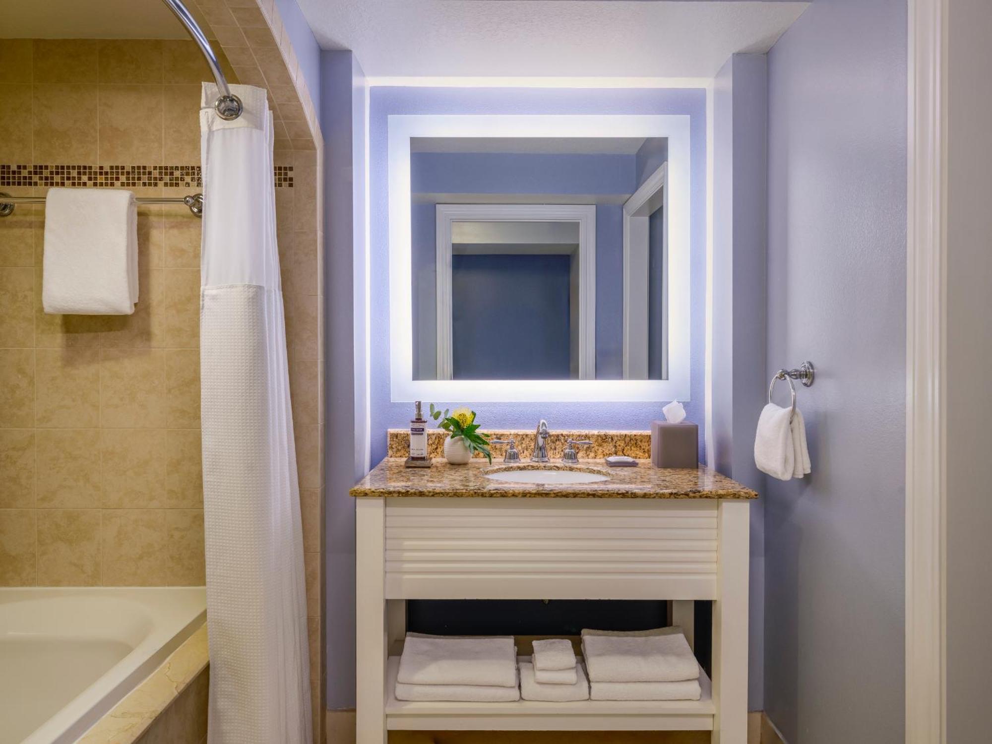Premium Queen Room with Two Queen Beds and Kitchenette - Partial Ocean View,1694539094:JPEG