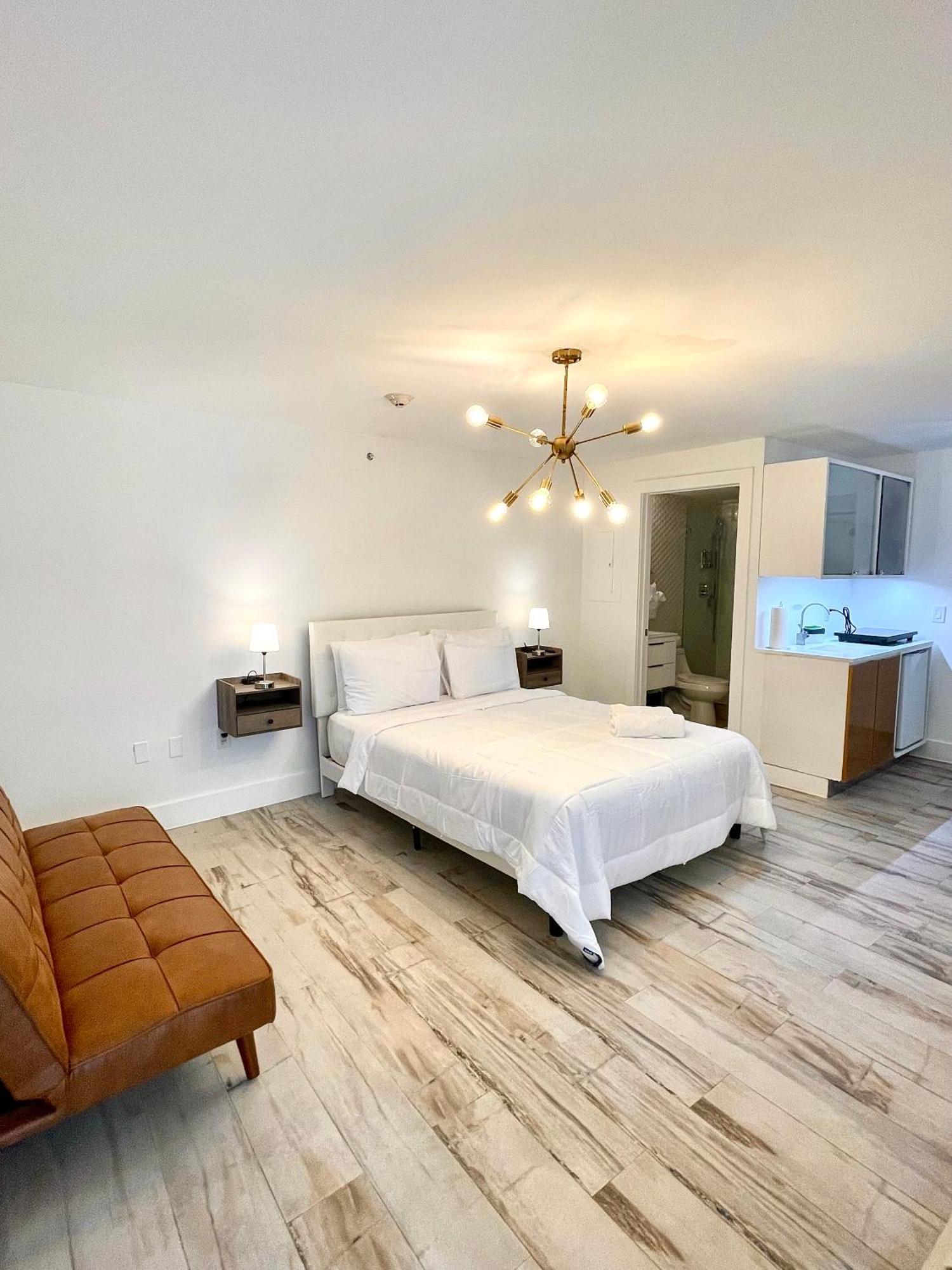 Standard Suite,1698132262:JPEG