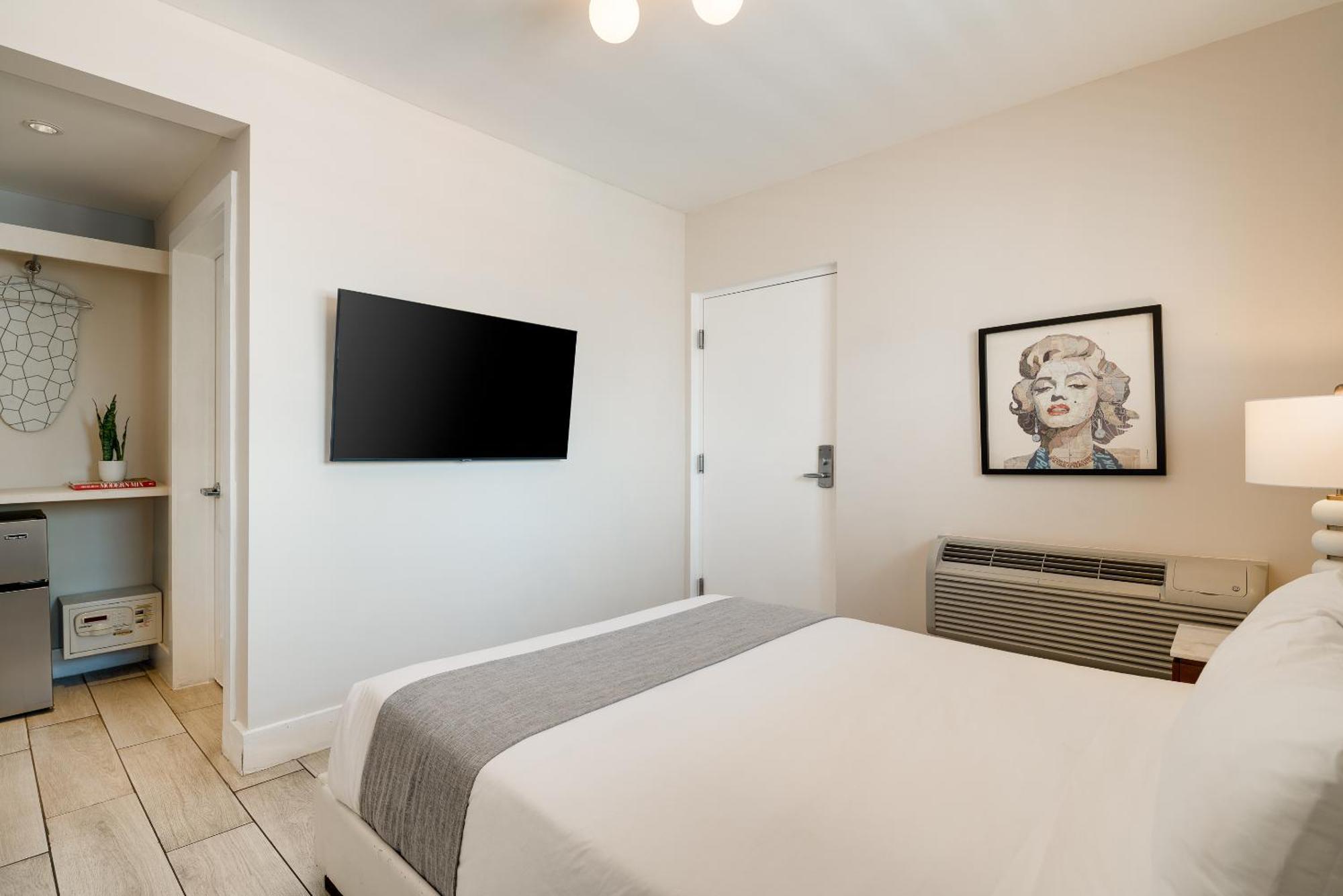 One Bedroom Queen Suite,1746992796:JPEG