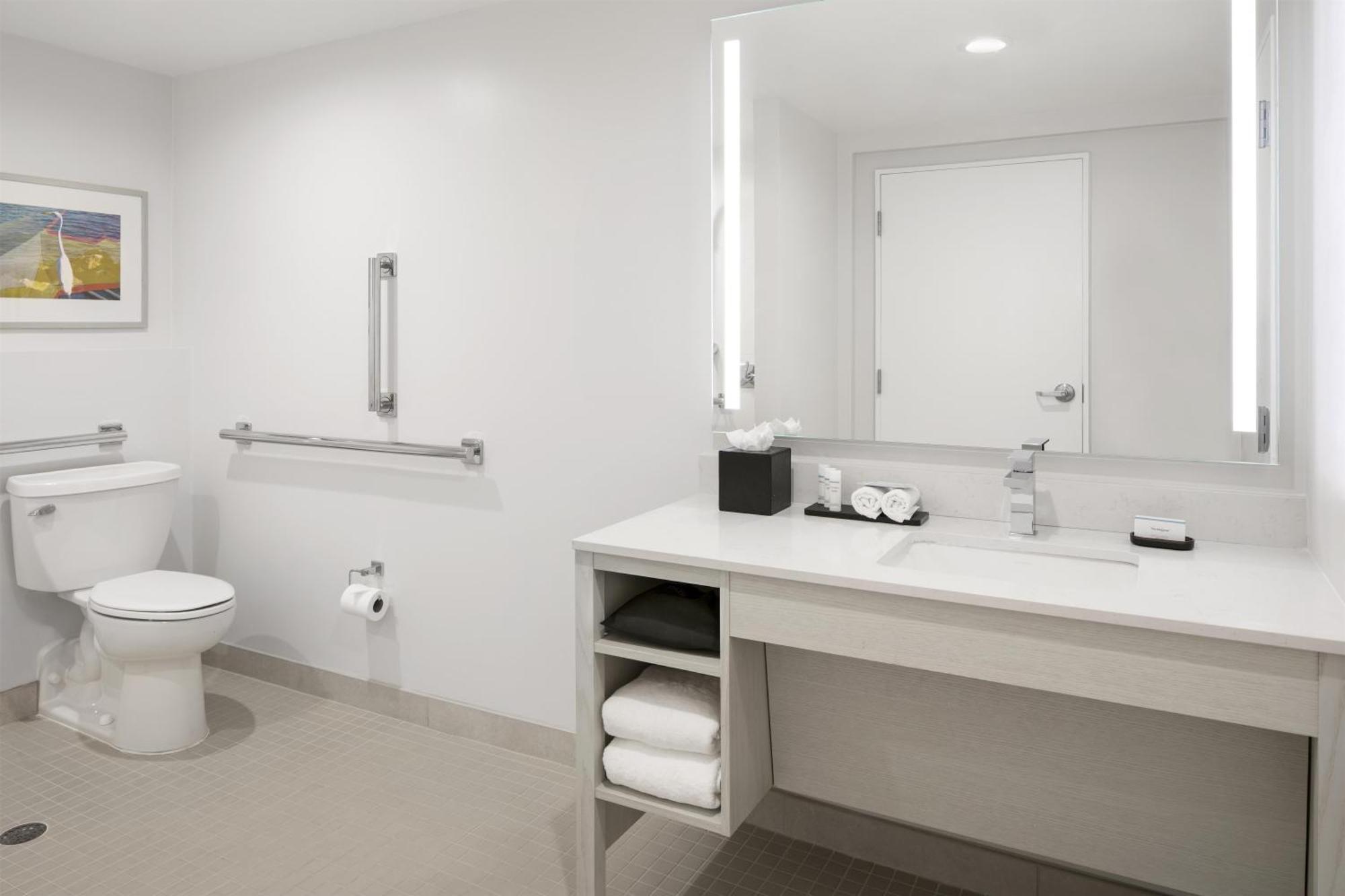 Two Queen Suite or Disability Access Roll Shower Non-Smoking,1756513941:JPEG