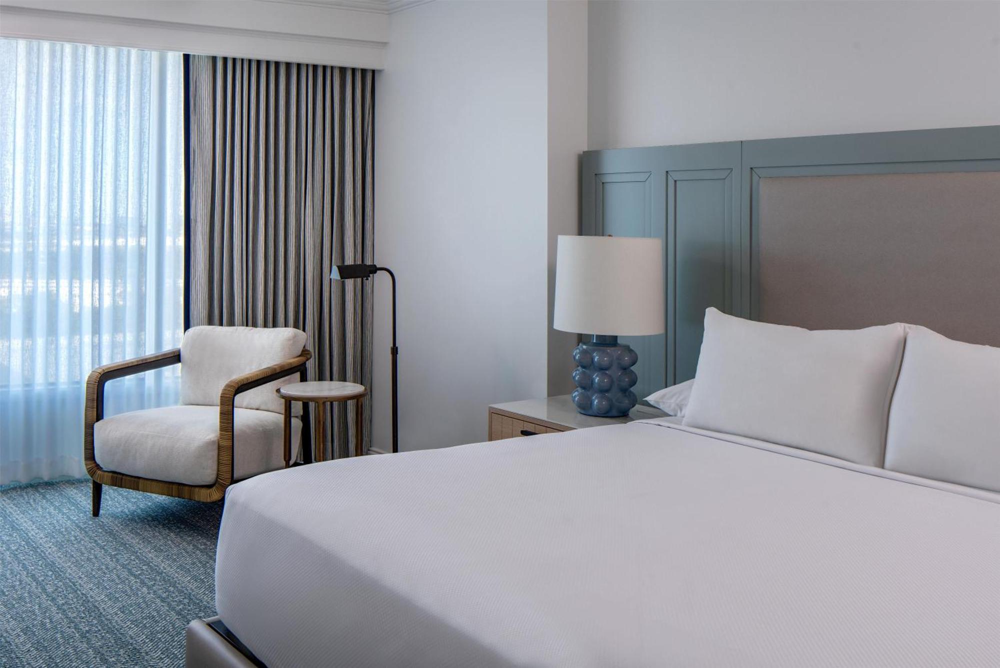 Executive Suite,1756534314:JPEG