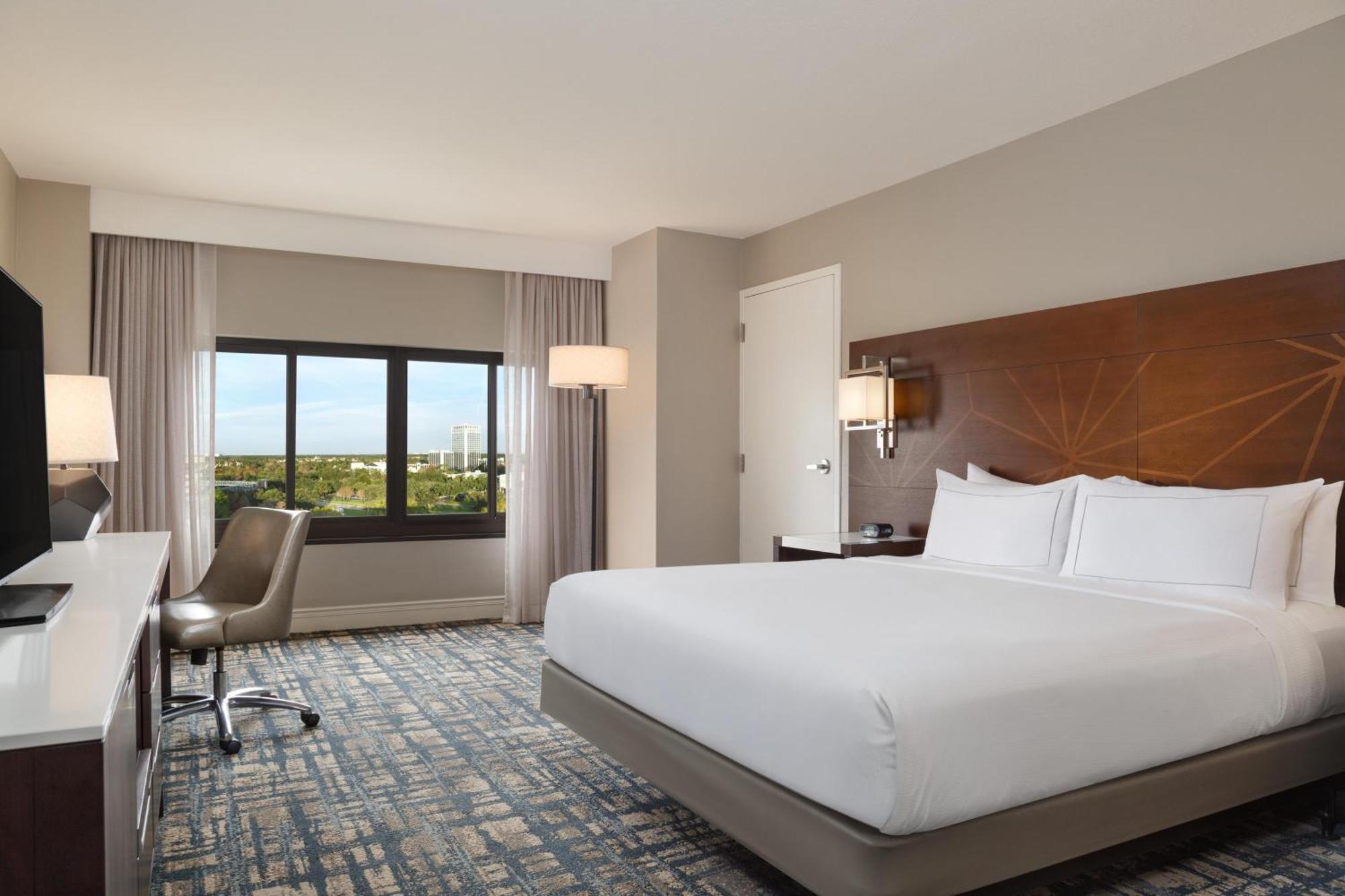 Zimmer mit Kingsize-Bett und Badewanne - barrierefrei
