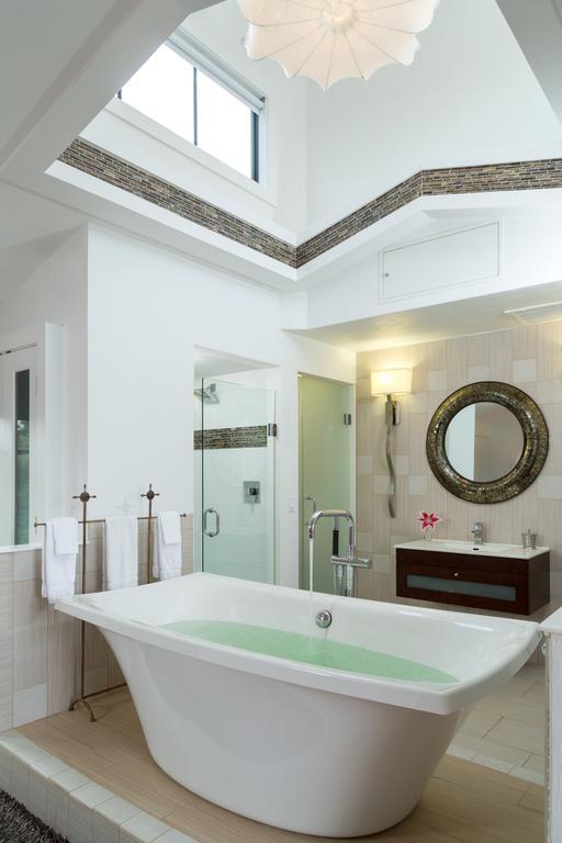 Einzelzimmer mit Badewanne