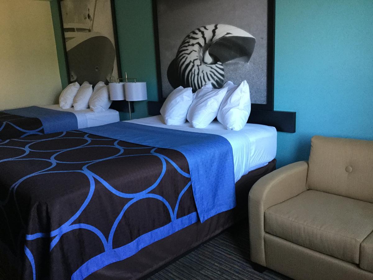 Deluxe Queen Room Two Queen Beds Non-Smoking,559306212:JPEG
