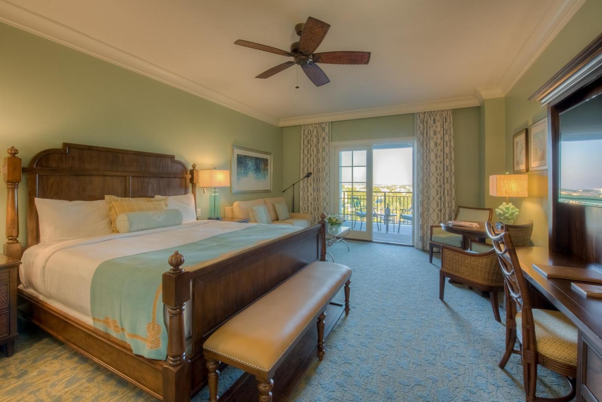 Courtyard View Room with King Bed,711661864:JPEG