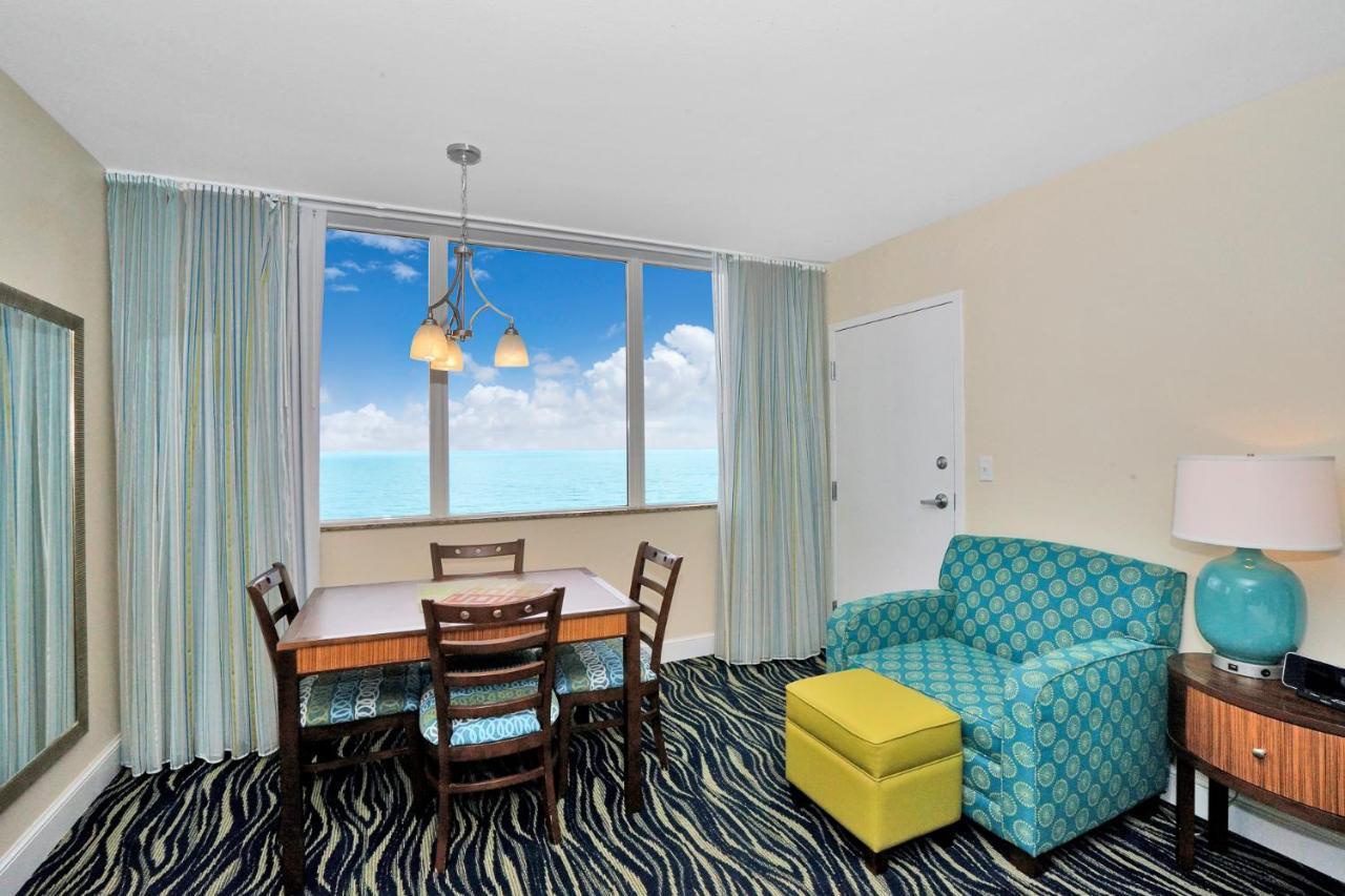Quarto Standard com 1 Cama King-size e Vista Interna ou do Canal Intracostal