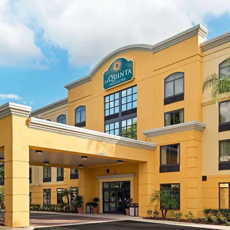 Comfort Inn & Suites Tampa North I-75-2