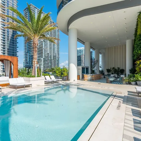 SLS LUX Brickell-3