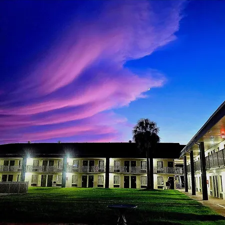 Days Inn By Wyndham Crystal River-3