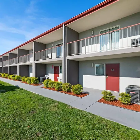 Quality Suites Wildwood - The Villages-3