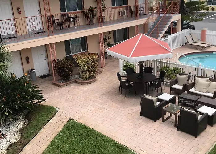 Carlton House Motel And Suites