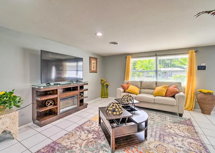 Peaceful Venice Villa W/ Patio - 2 Miles To Beach!