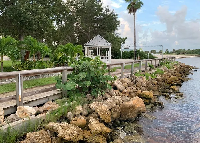 Bayside Retreat Resort Condo, Private Beach, Balcony With Water Views