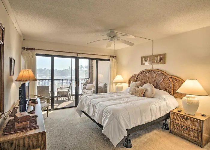 Burnt Store Marina Condo: Boat, Swim, Golf!