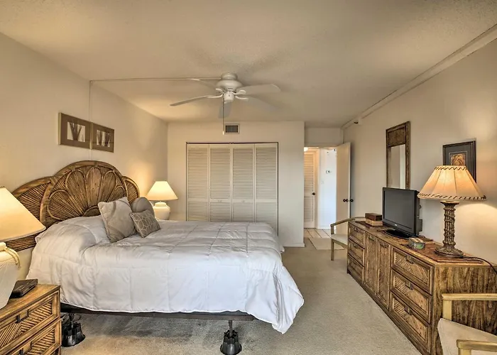 Burnt Store Marina Condo: Boat, Swim, Golf!