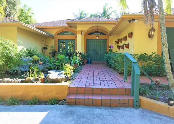 Jupiter Waterfalls - Newly Updated - Tiki Hut, Fire Pit, Kitchen, Pool Heater And More