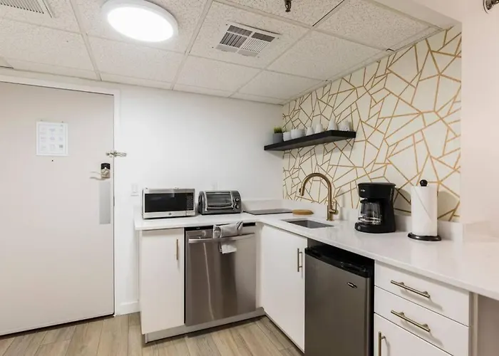 Modern Studio On I-Drive: Parking + Pool Included