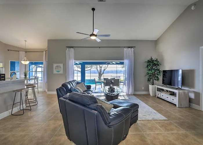 Dog-Friendly Lake Home W/ Dock ~ 25 Mi To Disney!