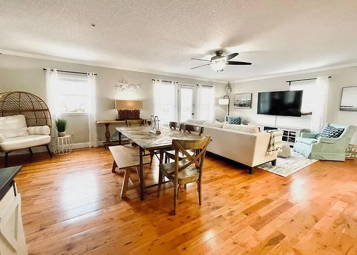 Luxurious Ocean View Getaway!! Entire Home!