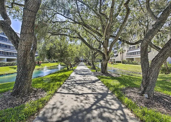 Sunny Siesta Key Condo W/ Beach Access + Pool!