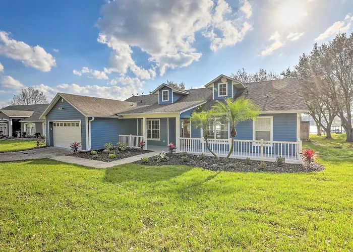 Dog-Friendly Lake Home W/ Dock ~ 25 Mi To Disney!